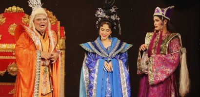 Tú Vi diễn kịch Tết cùng nghệ sĩ Việt Hương, Phi Phụng, Võ Tấn Phát