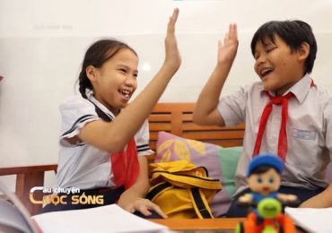 Câu chuyện cuộc sống: Con chơi với bạn xấu cha mẹ cần làm gì?