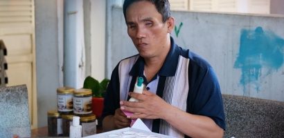 Thần tài gõ cửa: Cảm động tấm lòng hiếu thảo của người con khiếm thị dành cho mẹ già