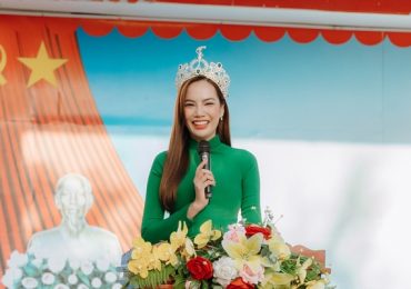 Lê Hoàng Phương mang vương miện quốc tế về thăm trường cũ