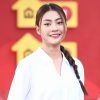 Hoa hậu Bùi Xuân Hạnh tặng tiền, tặng xe đạp cho trẻ em mồ côi