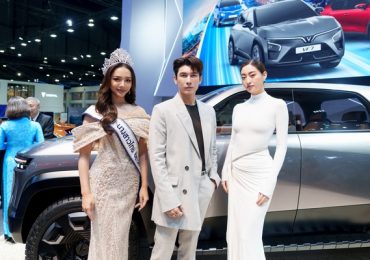 Lương Thùy Linh sánh đôi bên mỹ nam đình đám Thái Lan