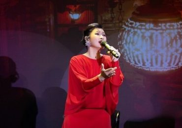 Nguyễn Hồng Nhung “rút ruột gan” để hát tặng khán giả trên sân khấu