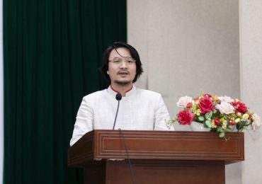 Đạo diễn Hoàng Nhật Nam, CEO Phạm Kim Dung trao tặng 200 phần quà cho chị em khó khăn nhân dịp 8/3