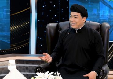 Diễn giả Hồ Nhựt Quang giải thích nguồn gốc và ý nghĩa tên gọi áo bà ba