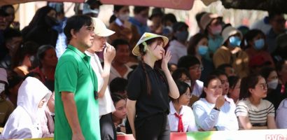 Em nhỏ mồ côi tự trách vì sinh mình ra mà mẹ mất khiến Hòa Minzy nghẹn lòng