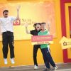 Hòa Minzy bỏ tiền túi tặng 110 triệu đồng cho 3 em nhỏ có hoàn cảnh khó khăn