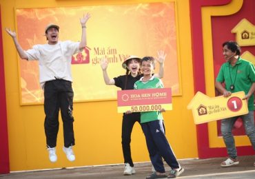 Hòa Minzy bỏ tiền túi tặng 110 triệu đồng cho 3 em nhỏ có hoàn cảnh khó khăn