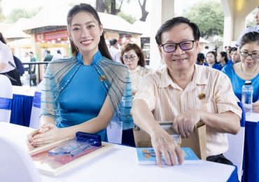 Lương Thùy Linh cùng nhà văn Nguyễn Nhật Ánh làm Đại sứ văn hóa đọc TP.HCM