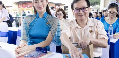 Lương Thùy Linh cùng nhà văn Nguyễn Nhật Ánh làm Đại sứ văn hóa đọc TP.HCM
