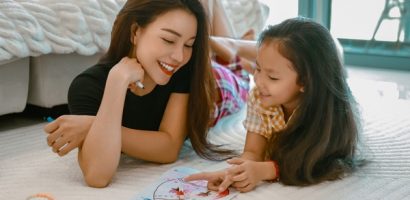 Để con không nghiện xem điện thoại, thực hiện ngay 2 cách của mẹ Trà Ngọc Hằng