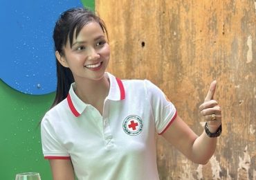 Hoa hậu H’Hen Niê công tác tại Điện Biên, vừa nấu ăn vừa làm MC