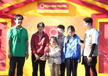Tăng Phúc xót xa hoàn cảnh bé trai mồ côi, mẹ mất khi đang mang thai 8 tháng
