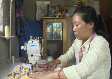 Thần Tài gõ cửa: Người mẹ tảo tần may vá một mình nuôi con suốt 12 năm dài