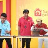 Hành động bất ngờ của MC Quyền Linh giúp bé gái mồ côi mang về 70 triệu đồng