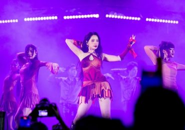 Chi Pu, Trang Pháp mang hit mới đến School Fest trình diễn chiêu đãi cho 40.000 sinh viên