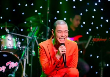 Nathan Lee ‘bắn’ tiếng Việt – Anh – Pháp – Hoa trong đêm nhạc phòng trà