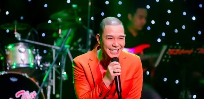 Nathan Lee ‘bắn’ tiếng Việt – Anh – Pháp – Hoa trong đêm nhạc phòng trà