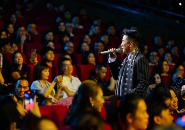 Đàm Vĩnh Hưng hòa giọng với hơn 4000 khán giả Hà Nội