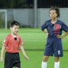 Dạy đá bóng cho mẹ, Alex thẳng thắn nhận xét Thảo Trang là một học trò không tốt