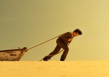 Đen kéo thuyền trên sa mạc cùng một người bạn đặc biệt trong MV mới