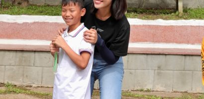 Á hậu Thủy Tiên thăm trẻ em làng SOS Đà Lạt dịp Quốc tế Thiếu Nhi