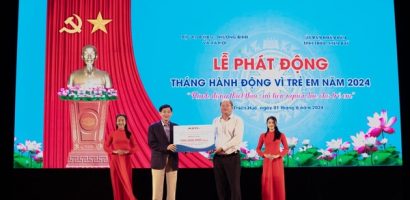 Ông Johnathan Hạnh Nguyễn trao 1 tỷ đồng cho trẻ em khó khăn tại Huế