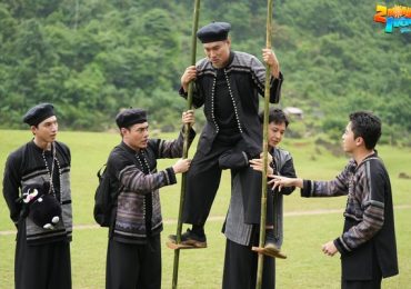 ‘Cậu Sáu Kiều’ flexing khả năng đi cà kheo, ép ‘mẹ già’ Trường Giang nói lời cuối