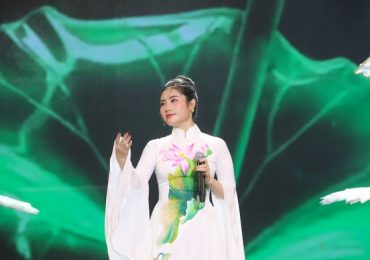 Huyền Thương mang đến sân khấu ‘Dấu ấn Việt’ tiết mục ngập tràn hoa sen