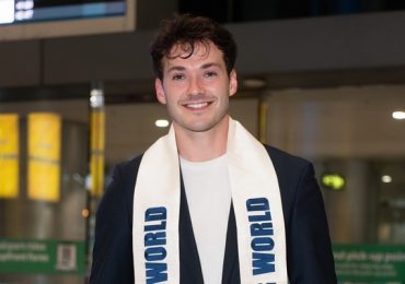 Mr World 2019 nói tiếng Việt khi vừa đáp chuyến bay đến Việt Nam