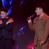 Lê Dương Bảo Lâm mải mê ‘kiếm gà’ cho quán sinh tố khi làm MC gameshow