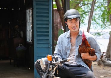 Tuấn Trần hóa ‘chiến thần đá gà’ trong ‘Làm giàu với ma’