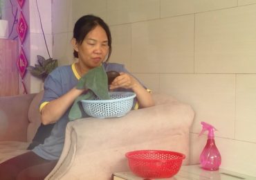 Người phụ nữ khiếm thị ngậm ngùi bán từng món đồ tâm huyết vì kinh doanh thất bại