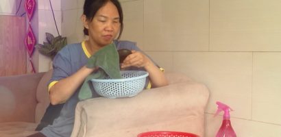 Người phụ nữ khiếm thị ngậm ngùi bán từng món đồ tâm huyết vì kinh doanh thất bại
