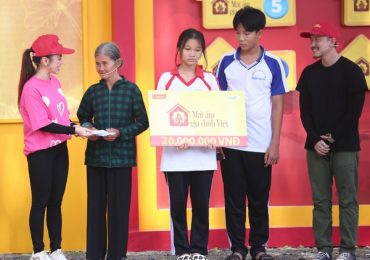 Hải Yến Idol và diễn viên Pom góp sức mang về 85 triệu đồng cho các em nhỏ mồ côi