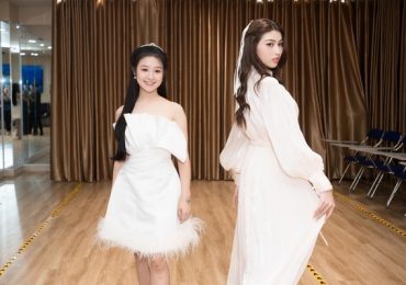 Hoa khôi nhí Lê Huỳnh Bảo Ngọc học catwalk từ Hoa hậu Lê Hoàng Phương
