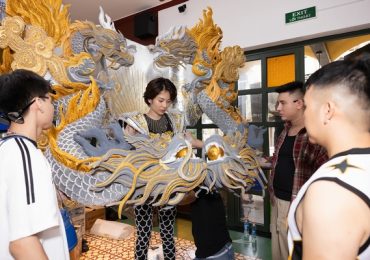 Trang phục dân tộc cao 3m5, dài 6m, nặng 100kg xuất hiện tại Miss Grand Vietnam 2024