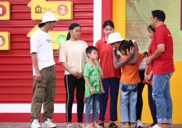 Doãn Quốc Đam và H’Hen Niê xúc động khi chứng kiến hoàn cảnh của các em nhỏ mồ côi