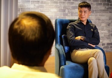 Người thứ 3: Bị ba ruột cướp bạn gái, chàng trai muốn ‘lao đầu’ vào xe tải tự vẫn vì suy sụp