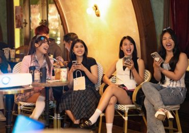 Hãng đĩa top đầu thế giới kết hợp cùng chuỗi cà phê đình đám Việt Nam tổ chức buổi thưởng thức album mới