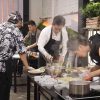 Các anh tài lần đầu trổ tài vào bếp, 2 chị đẹp trở lại chấm thi