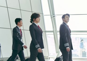 Giảm 7kg, ‘bảo chứng phòng vé’ Jo Jung Suk hóa chị cơ trưởng trong ‘Chàng nữ phi công’