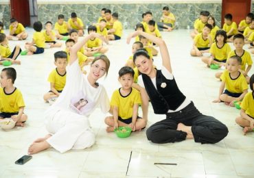 Diệp Lâm Anh và Bùi Quỳnh Hoa nấu ăn, ca hát nhảy múa cùng các em nhỏ
