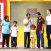 MC Quyền Linh bật khóc khi nhận được bó hoa của bé gái mồ côi làm tặng cha mình