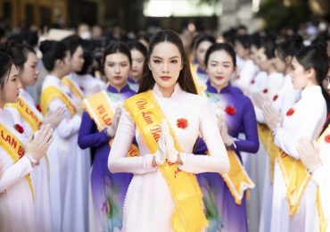 Hoa hậu Lê Hoàng Phương góp mặt tại Đại lễ Vu Lan tại Chùa Hoằng Pháp