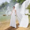Lương Thùy Linh tái hiện bộ ảnh bên thác Bản Giốc cách đây 5 năm