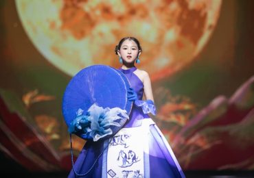 ‘Thần tiên tỷ tỷ’ 11 tuổi trình diễn mở màn tại Cosmo The Show