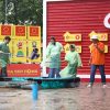 Vương Anh Tú và Đoàn Thiên Ân đội mưa ghi hình ‘Mái ấm gia đình Việt’ tại Đắk Lắk