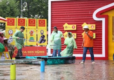Vương Anh Tú và Đoàn Thiên Ân đội mưa ghi hình ‘Mái ấm gia đình Việt’ tại Đắk Lắk