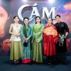 Đại gia đình Tấm Cám lộng lẫy xiêm y ‘đổ bộ’ thảm đỏ